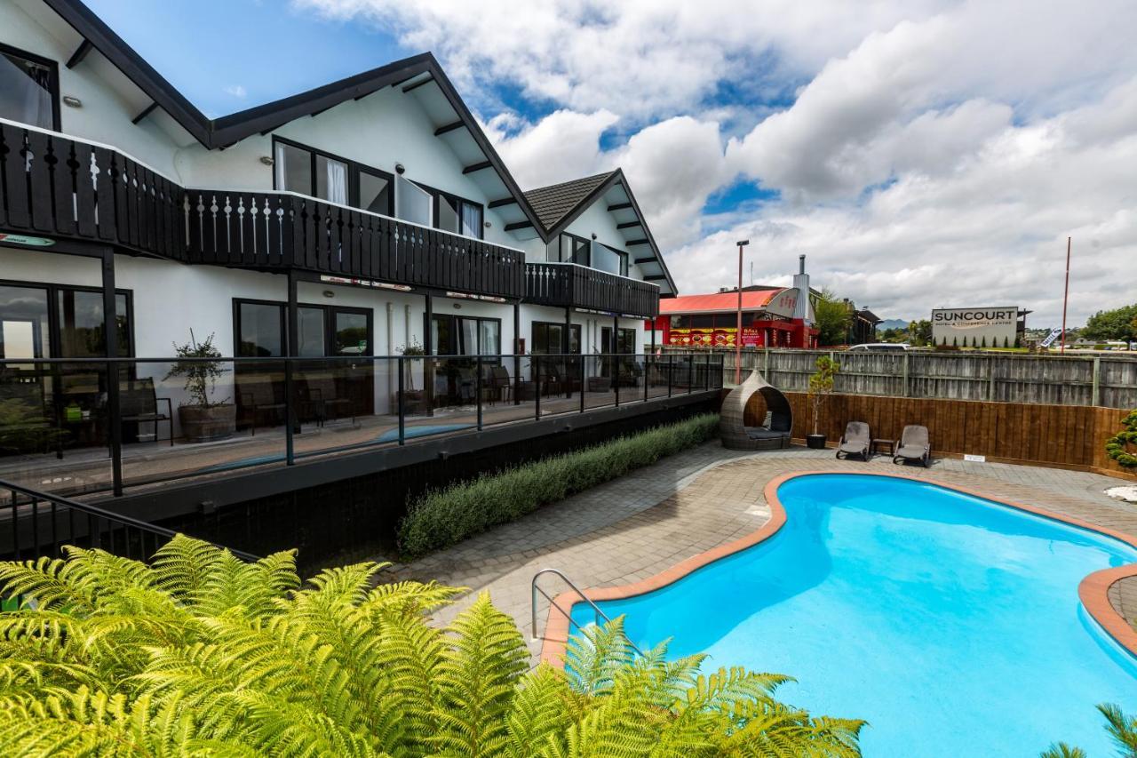 Le Chalet Suisse Motel Taupo Exterior photo